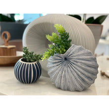 Load image into Gallery viewer, Palm Vase
